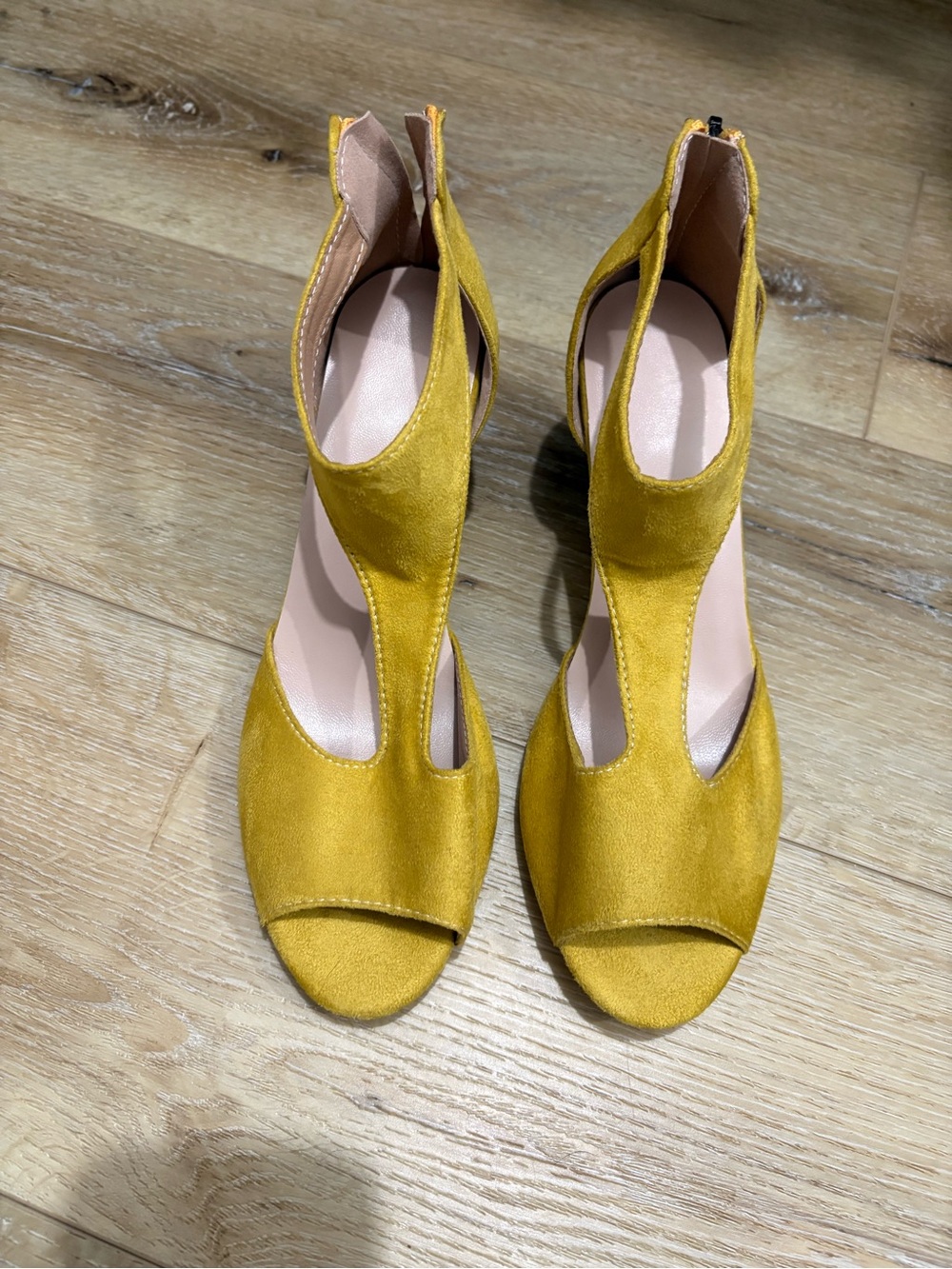 Women’s 2” Heels Size 8 Suede Never Worn